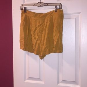 Flowy mustard high waisted shorts with pockets